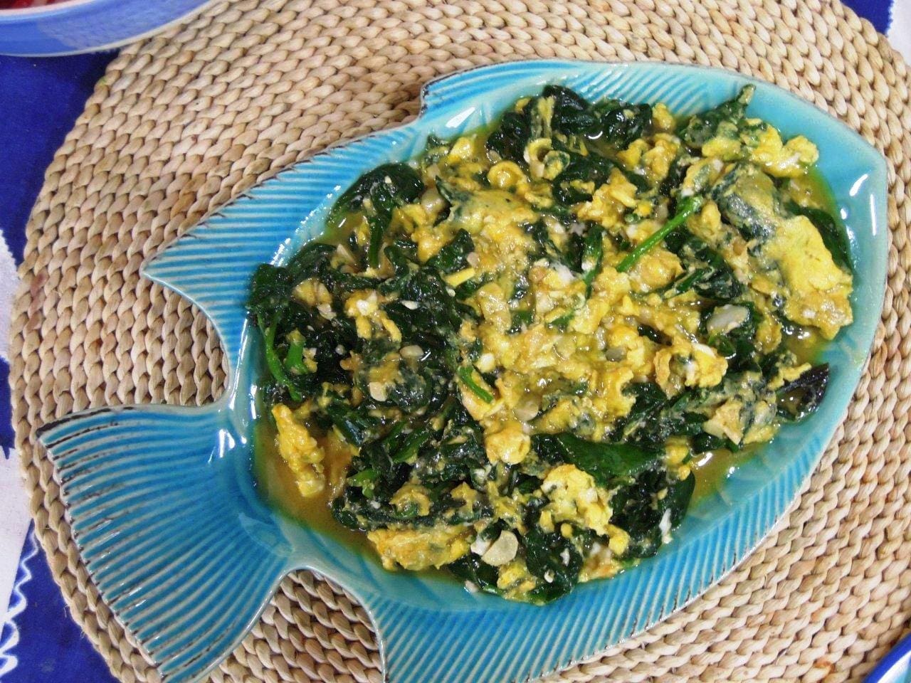 Salpicar com flor de sal e servir. Eu gosto deles mal passados.