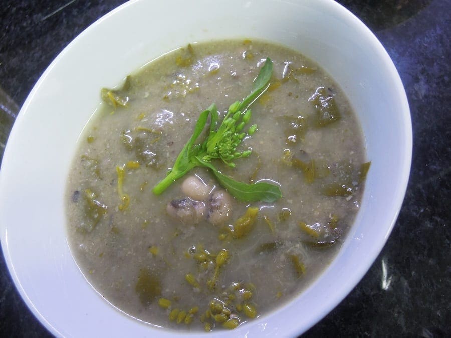 Grafe e faca Sopa de grelos com feijão frade