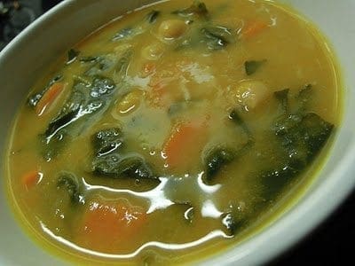 Sopa de Espinafres com Grão, o Popeye do Presente