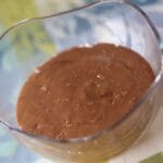 Uma espécie de mousse de chocolate com laranja