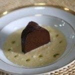 Espuma de chocolate branco com fruto da paixão