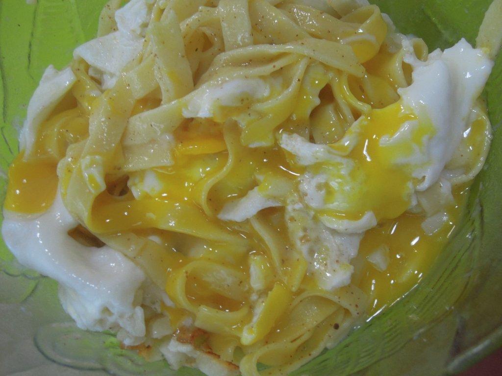 Ovos rotos com Tagliatelle - Grafe e Faca