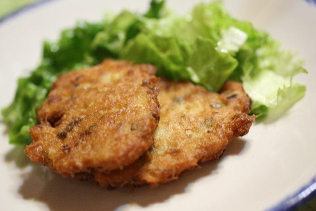 Ricas Pataniscas de Bacalhau com Manjericão