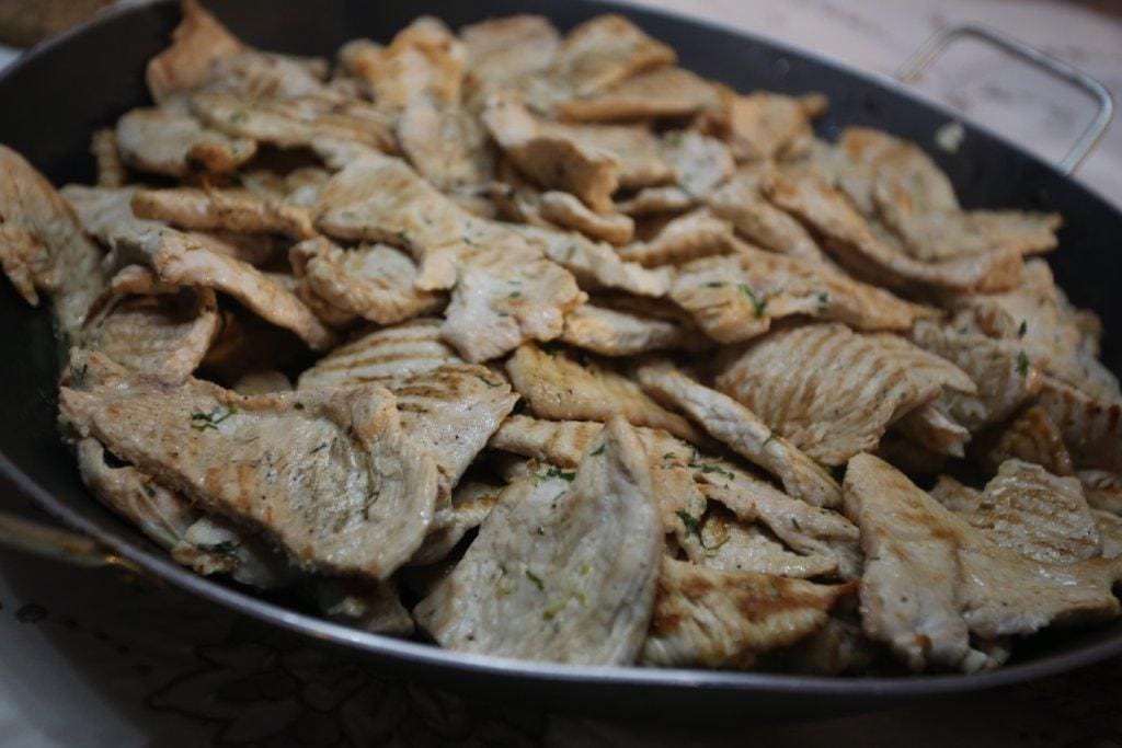 Bifes de Frango Grelhados com Molho de Manteiga