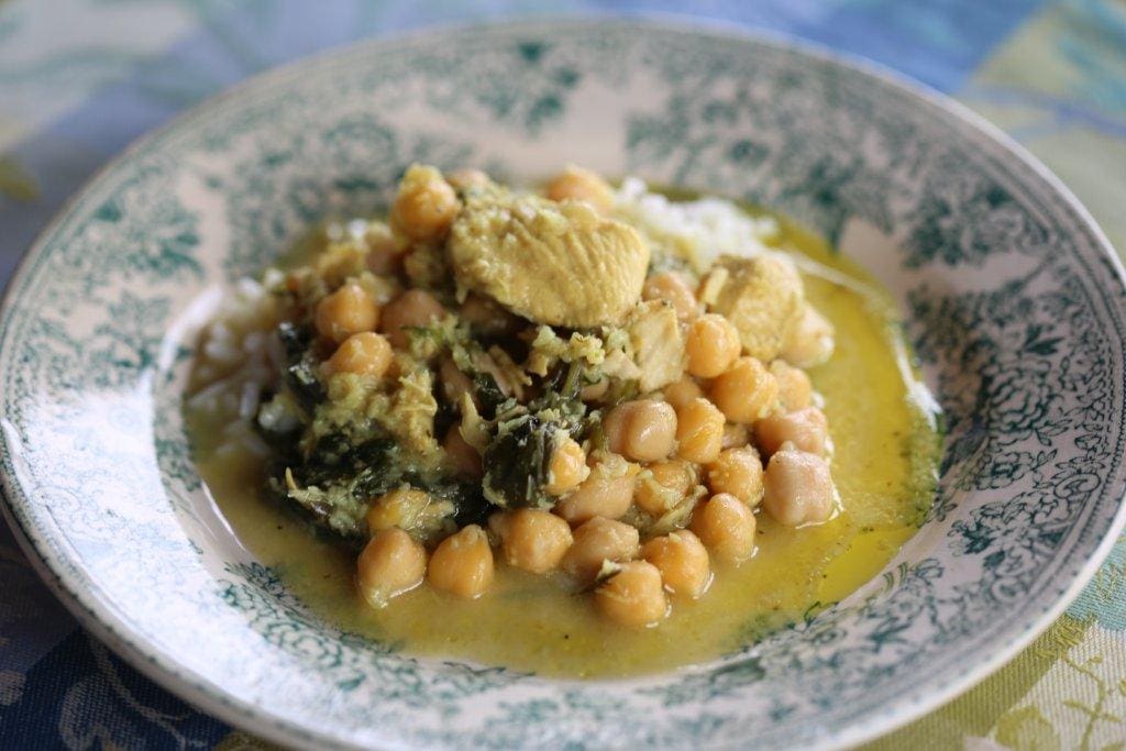 Caril de frango com grão