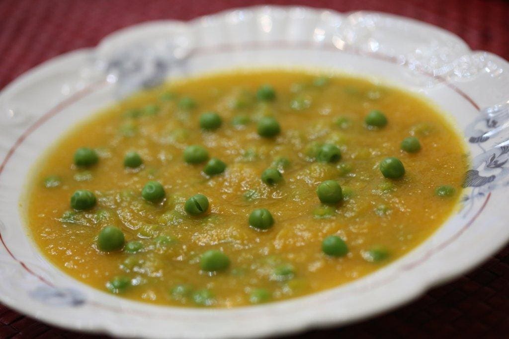 Creme de cenoura com ervilhas