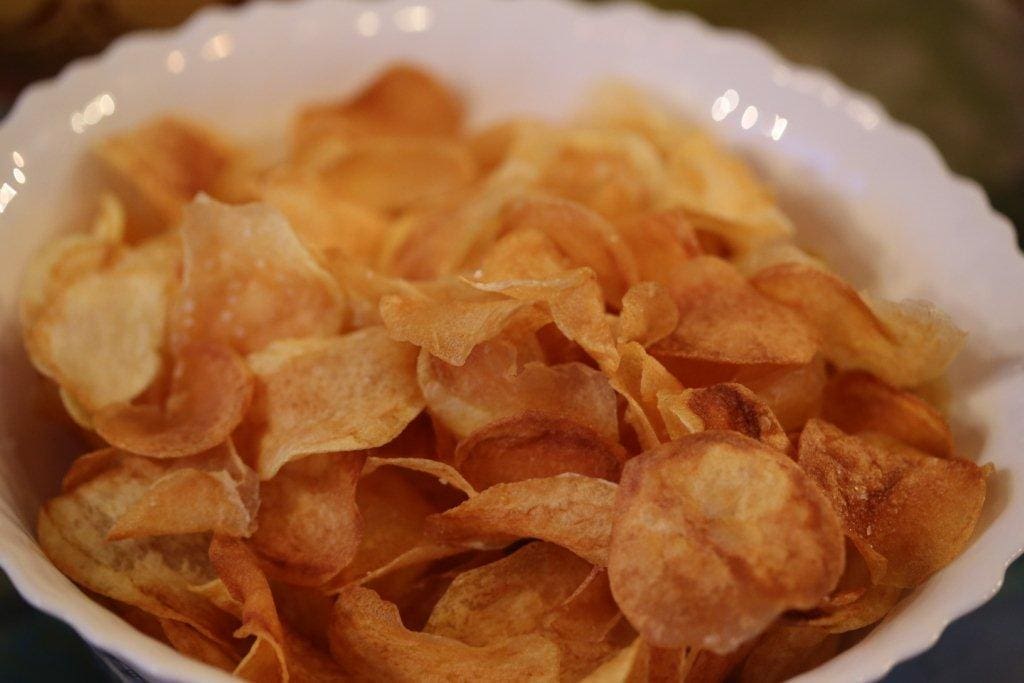 Batatas fritas (chips) bem fininhas