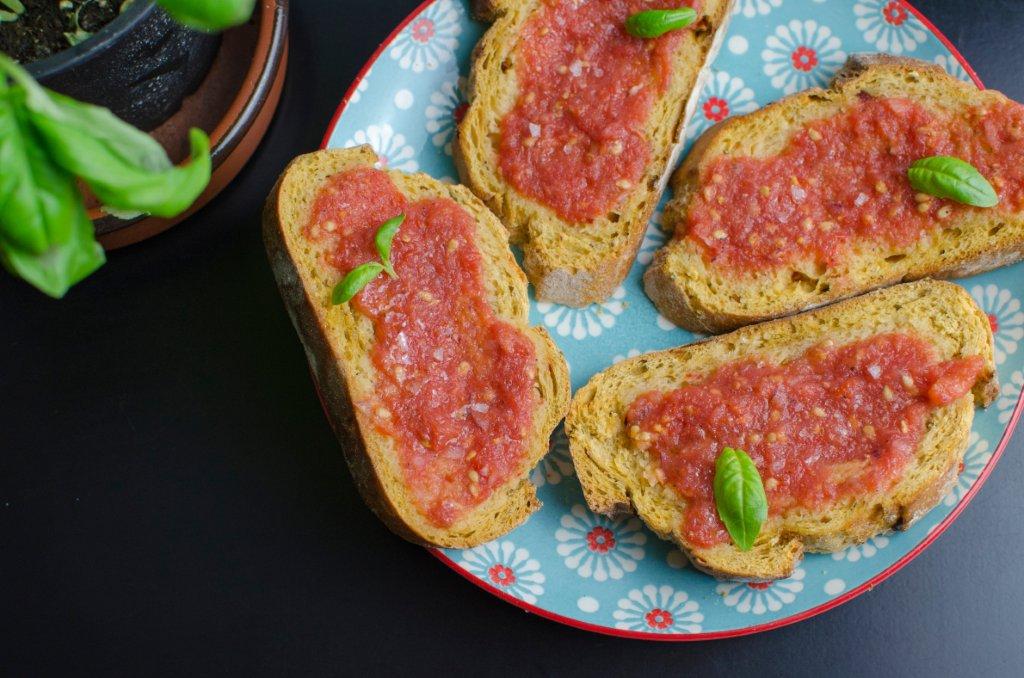 Pan con tomate