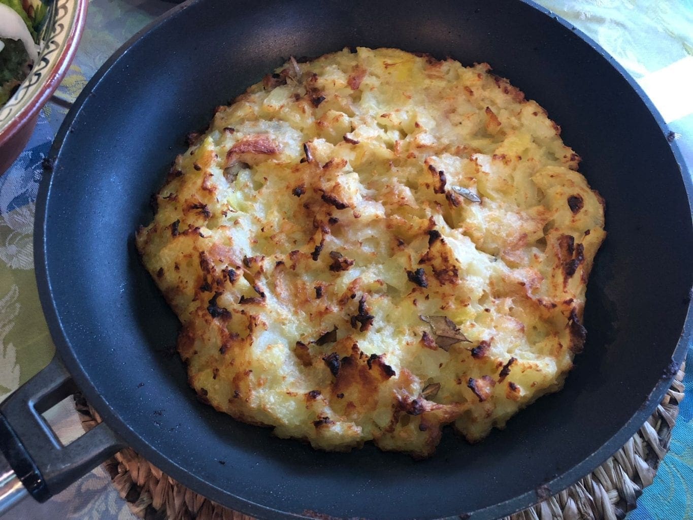 Empadão de Batata e Louro_grafe_e_faca