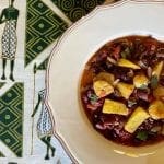 Feijoada vegan exótica de banana e ananás