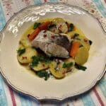 Pescada estufada com alhos e coentros