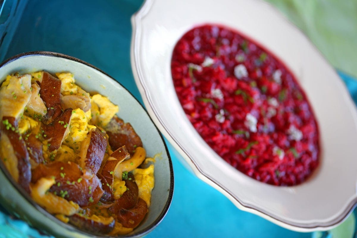 cogumelos_ovos_sementes_salsa_grafe_e_faca